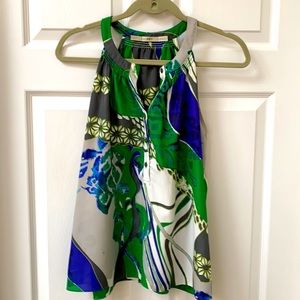 Sexy fun tank! Pair with your favorite white jeans